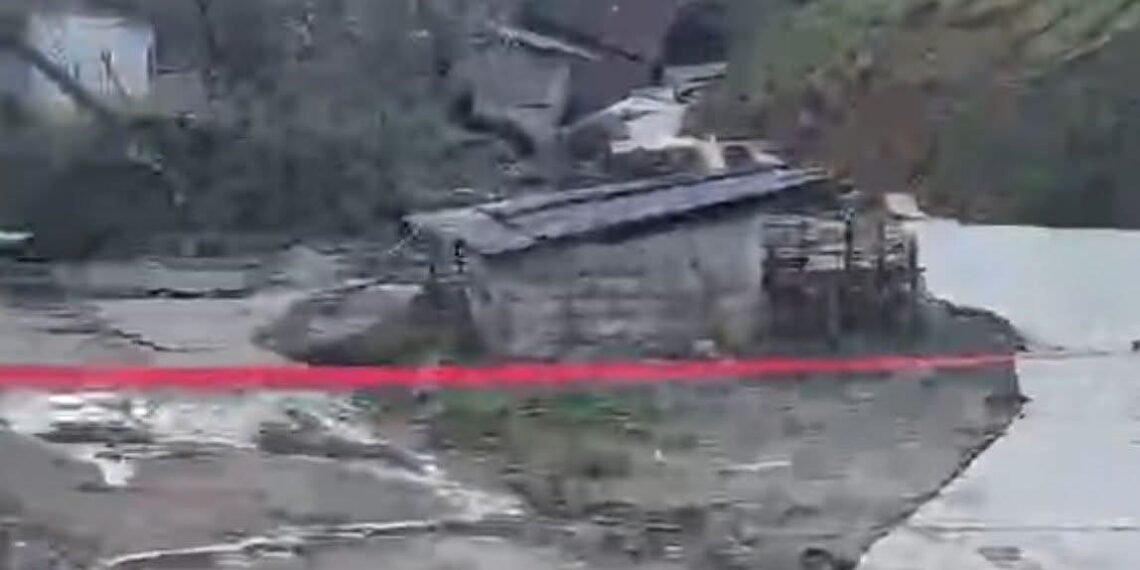 სოფელ კურსებში მეწყერის შედეგად 5 სახლი დაინგა