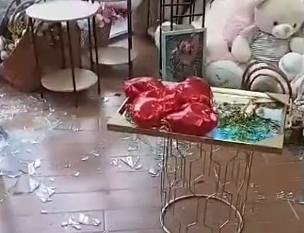 ვინც ეს ჩაიდინა რა დედამ გაგზარდათ – ქუთაისში კიდევ ერთი ყვავილების მაღაზია გაქურდეს