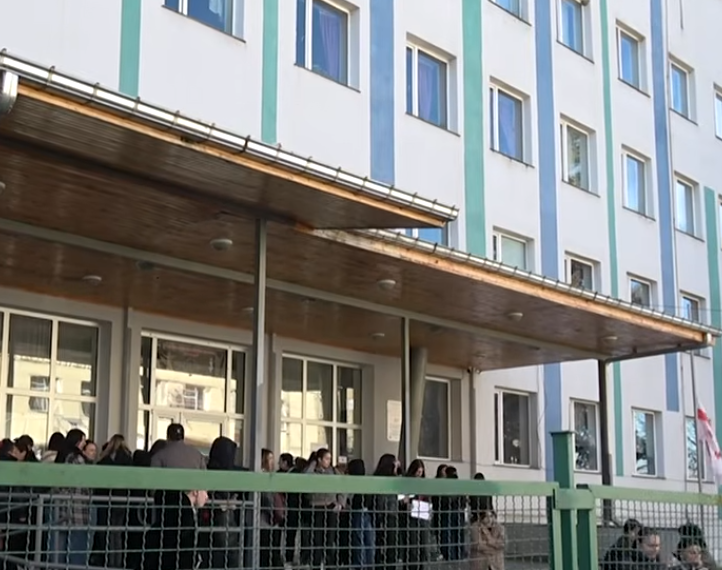 “შიდა გამოცდები გადაიქცა მოსწავლეთა მომზადების მთავარ წყაროდ, ხშირად არის ნიშნებით მუქარა” – რა ხდება ქუთაისის 36-ე სკოლაში