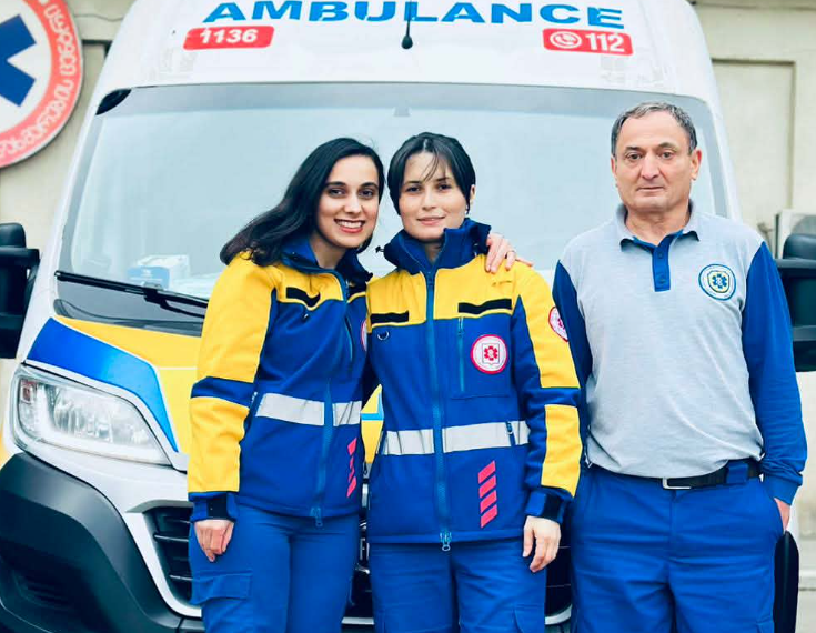 “დაიბადა ჯანმრთელი ბიჭუნა”- სასწრაფო დახმარების ბრიგადამ გამოძახება ლოზუნგით – მშობიარობა მიიღო