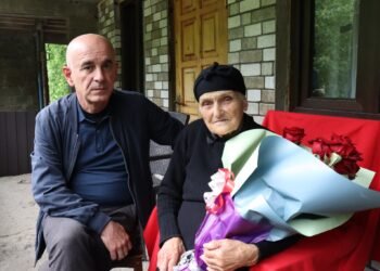 ვანის მუნიციპალიტეტის მერმა ალექსანდრე გოგორიშვილმა მანია ჯულაყიძეს 101 წლის იუბილე მიულოცა