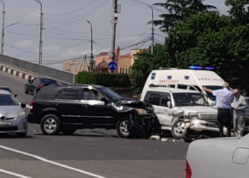ქუთაისში სამტრედიის ხიდთან ავარია მოხდა