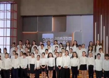 სიმღერის დროს პირდაპირ ეთერში ბავშვი დაეცა – რას აცხადებს სიმღერის აკადემია