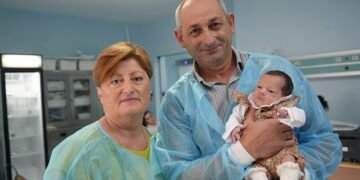 59 წლის ქალი 19 წლიანი ლოდინის შემდეგ დედა გახდა