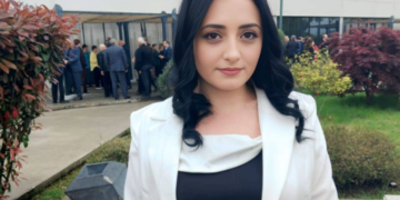 “რუხის ხიდზე ჩემი გოგოს უსულო სხეული უკანასკნელ გზაზე გავაცილეთ, ყველაფერი მეორდება, სიცოცხლის გარდა” – სამეგრელოში ახალაგაზრდა ქალს გლოვობენ