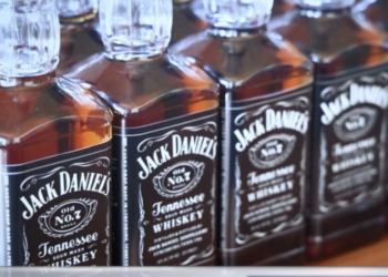 „Jack Daniel’s“-ის სასაქონლო ნიშნით განსაკუთრებით დიდი ოდენობით ყალბ ალკოჰოლურ სასმელს ამზადებდნენ – დაკავებულია 2 პირი