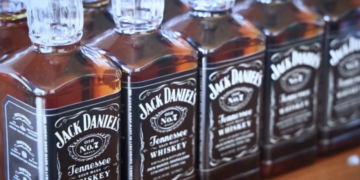 „Jack Daniel’s“-ის სასაქონლო ნიშნით განსაკუთრებით დიდი ოდენობით ყალბ ალკოჰოლურ სასმელს ამზადებდნენ – დაკავებულია 2 პირი