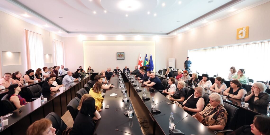 ქუთაისის მე-7 სკოლის დაუსრულებელი რეაბილიტაცია – რა უთხრა განათლების მინისტრმა მშობლებს