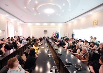 ქუთაისის მე-7 სკოლის დაუსრულებელი რეაბილიტაცია – რა უთხრა განათლების მინისტრმა მშობლებს