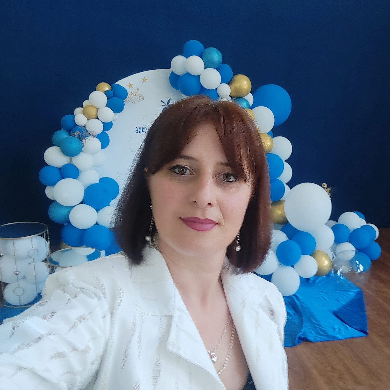 სკოლის კედლებმაც იგრძნეს უზარმაზარი ტკივილი – იმერეთში გარდაცვლილ პედაგოგს ემშვიდობებიან