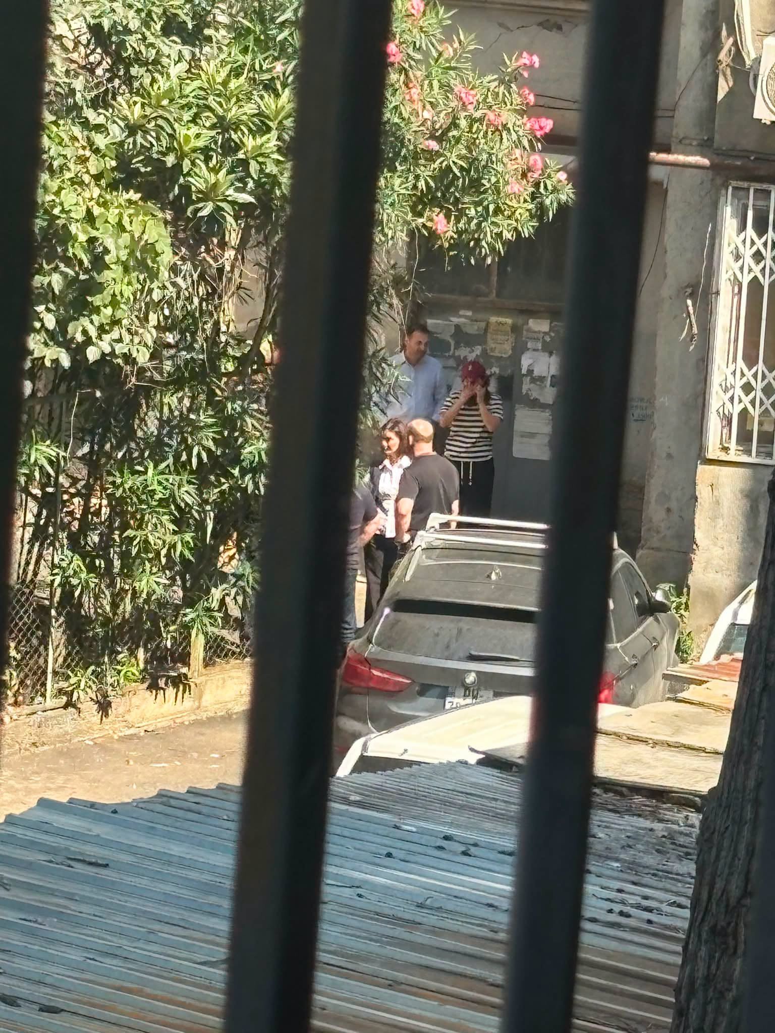 “ჩემი ფანჯრების წინ, ორი პატარა გოგო დაიჭირეს…მთელი პოლიცია აქაა” – რას წერს გიორგი ახობაძე