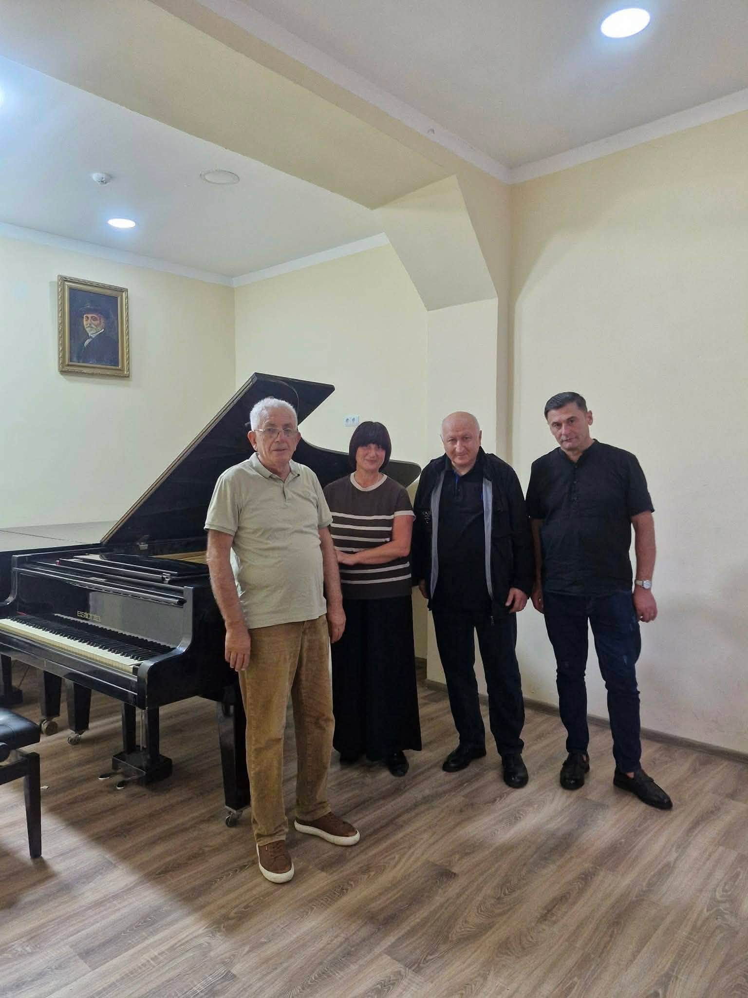 ქუთაისის პირველ სამუსიკო სკოლას თბილისის კონსერვატორიამ საკონცერტო როიალი აჩუქა
