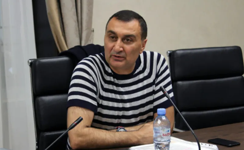 “თინა რუხაძემ სააკაშვილს უღალატა და ამათ რას უზამდა?” – დავით ოქიტაშვილი