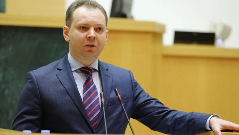 გუშინდელმა დღემ დაგვანახა, რომ საქმე გვაქვს ანტიკონსტიტუციურ წარმონაქმნებთან – სულისკვეთება, რომელსაც აფიქსირებდნენ სხდომათა დარბაზში, იმაზე მეტყველებს, რომ არ აღიარებენ კონსტიტუციურ წესრიგს –