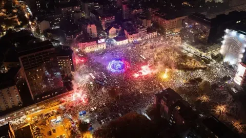 სერბეთის ყოფილმა პრეზიდენტმა ალექსანდარ ვუჩიჩმა 25 ოქტომბრის ვადამდელ საპარლამენტო არჩევნებში დამარცხება აღიარა